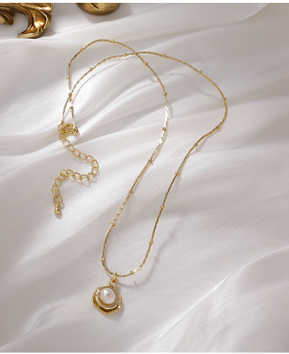 Temperament Retro Baroque Freshwater Pearl Necklace