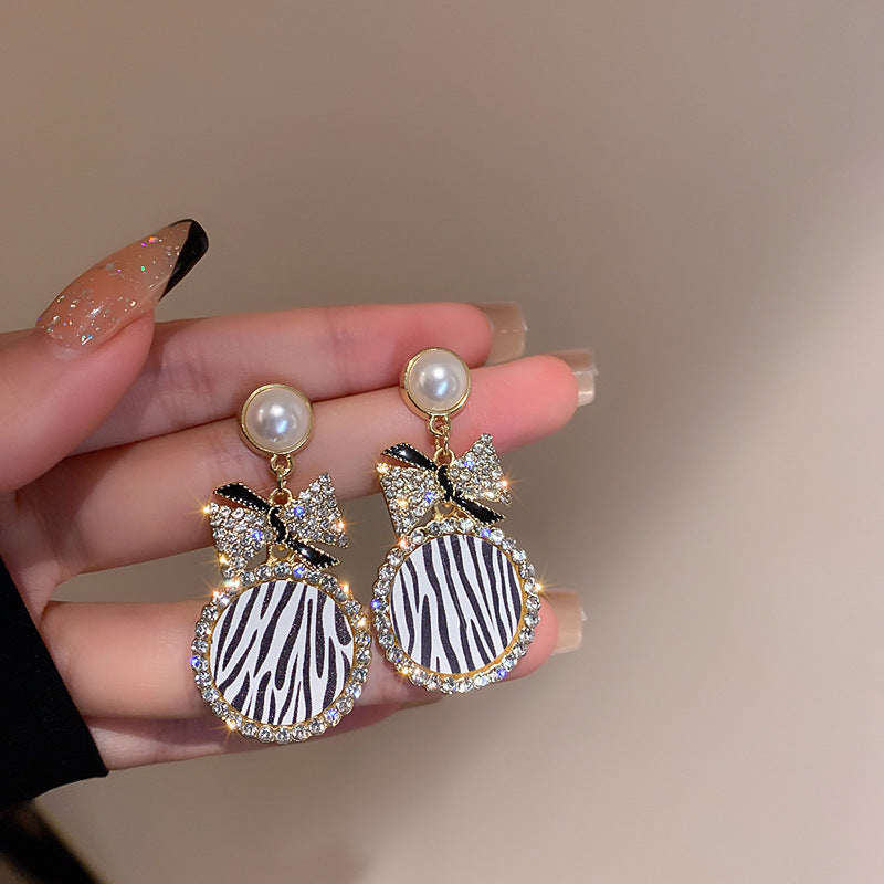 Fashion Personality Diamond Pearl Striped Bow Earrings