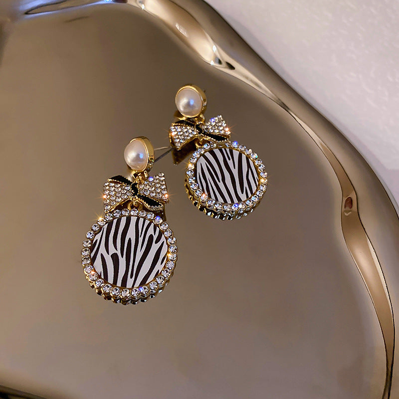 Fashion Personality Diamond Pearl Striped Bow Earrings