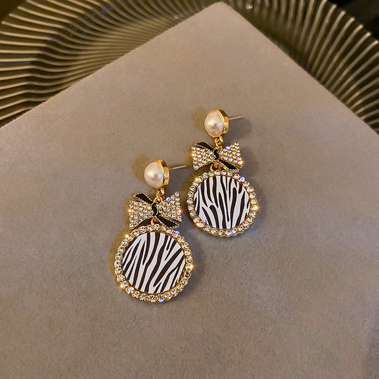 Fashion Personality Diamond Pearl Striped Bow Earrings